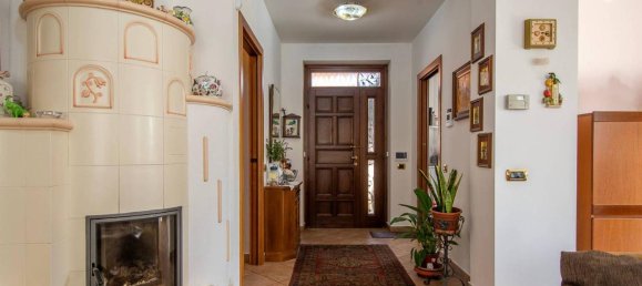 Villa de 4 habitaciónes en Magnago, Italy No. 35950 21