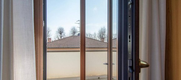 Villa de 4 habitaciónes en Magnago, Italy No. 35950 41