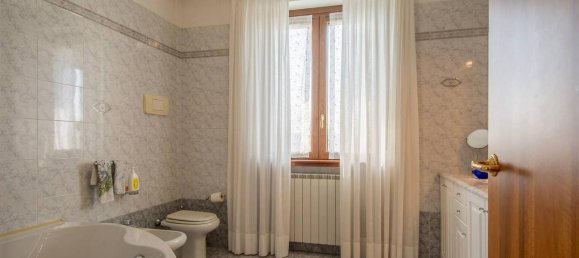 Villa de 4 habitaciónes en Magnago, Italy No. 35950 42