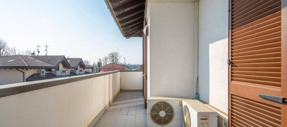 Villa de 4 habitaciónes en Magnago, Italy No. 35950 38