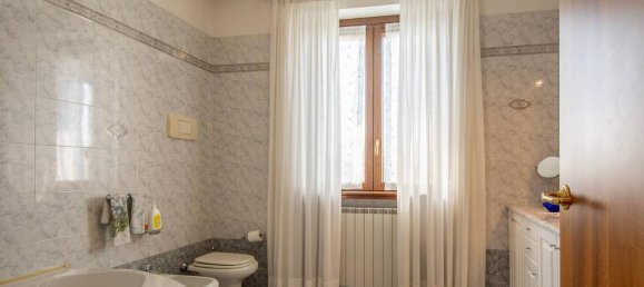 Villa de 4 habitaciónes en Magnago, Italy No. 35950 44