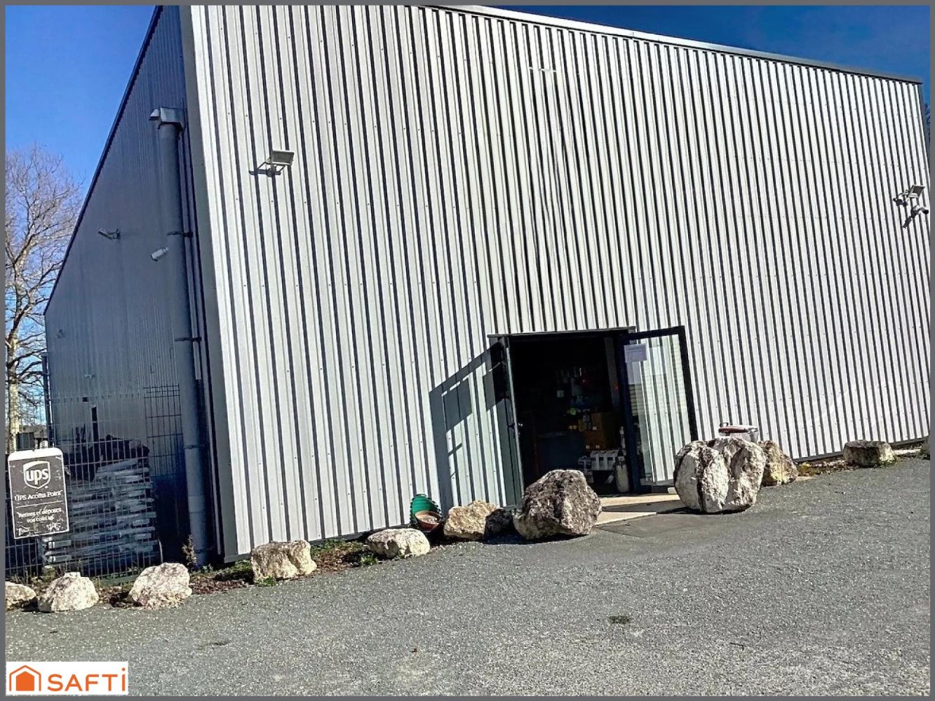 3-salle Propriété commerciale à Saint-Seurin-sur-l'Isle, France No. 101513