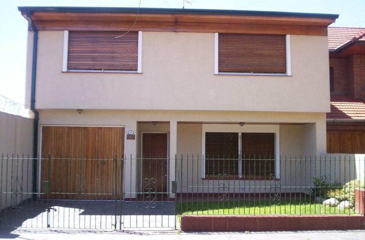 3 bedrooms House in Almirante Brown, Argentina No. 83734