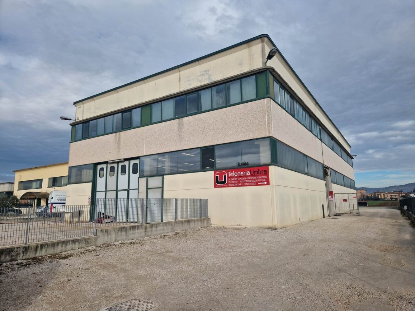 Lagerhaus in Assisi, Italy 330m², Nr. 156363