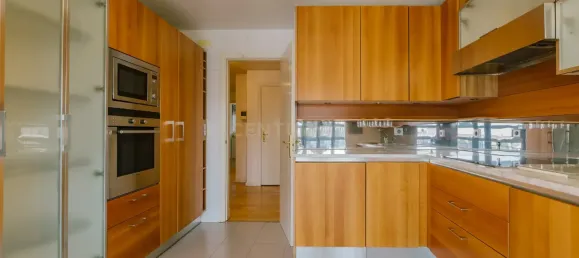 3 bedrooms Apartment in Lisbon, Portugal No. 9734 11