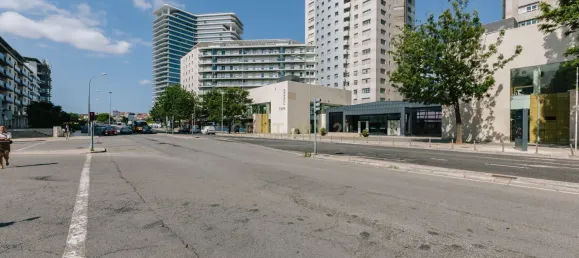 3 bedrooms Apartment in Lisbon, Portugal No. 9734 43