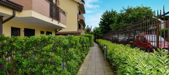 3 bedrooms Apartment in Vanzago, Italy No. 320590 5