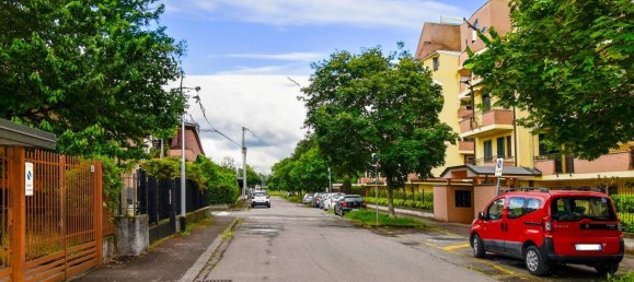 3 bedrooms Apartment in Vanzago, Italy No. 320590 2