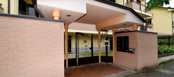 3 bedrooms Apartment in Vanzago, Italy No. 320590 4