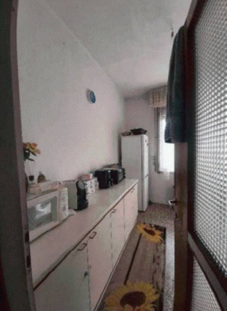 3 rooms Apartment in Piacenza, Italy No. 274347