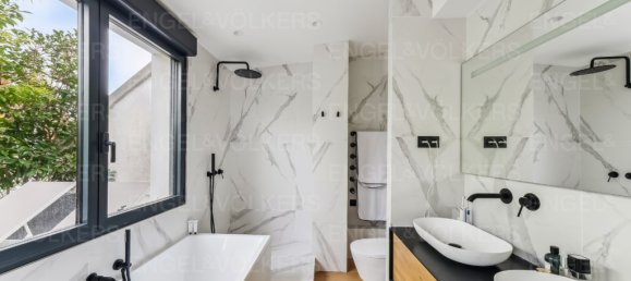 4 bedrooms House in Paris, France No. 345059 12