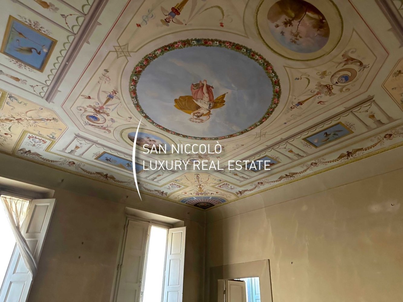 Edifício em Florence, Italy 1300 m² N.º 198955