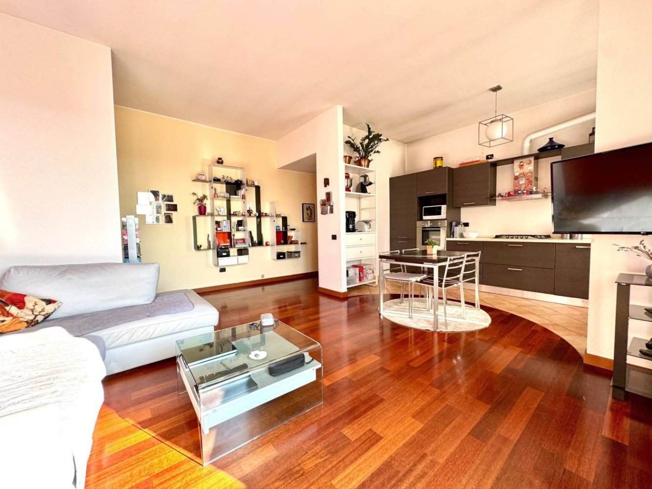 Квартира с 2 спальнями в Лиссоне, Италия № 185362