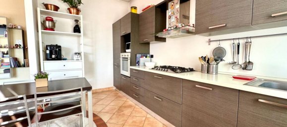 Квартира с 2 спальнями в Лиссоне, Италия № 185362 3