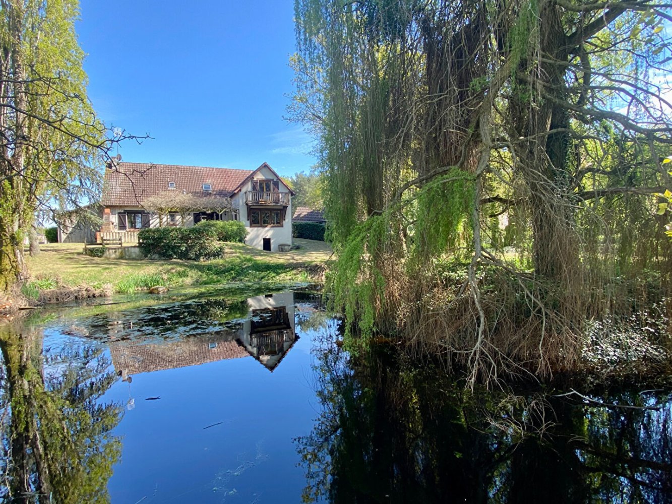 Casa de 5 dormitorios en Sassay, France No. 79049