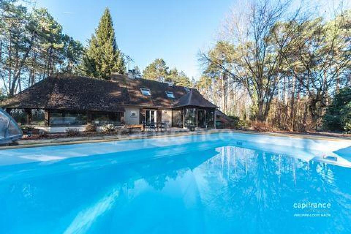 6 bedrooms House in Le Mans, France No. 29812