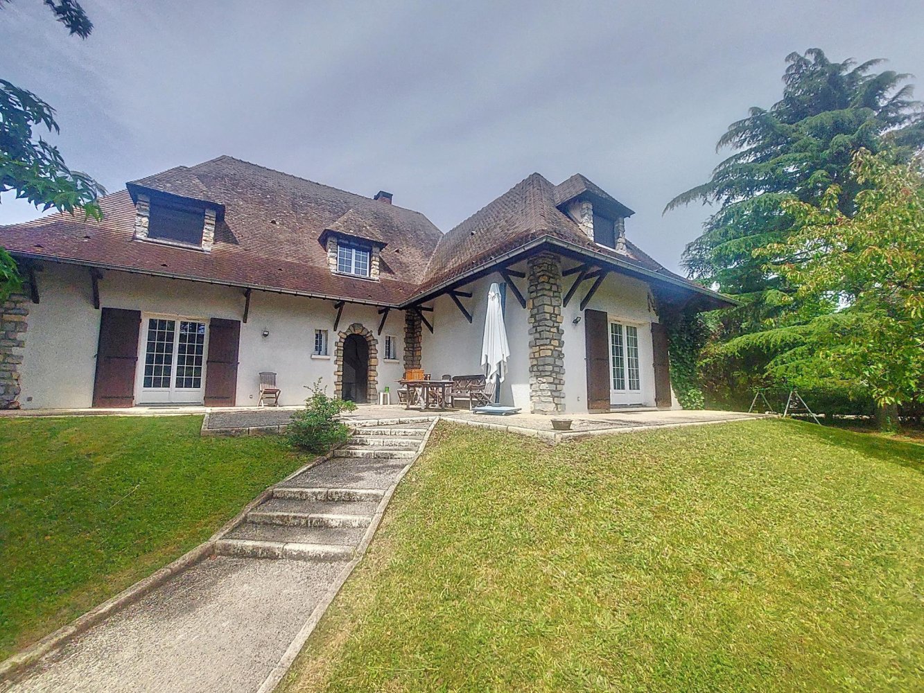 6 bedrooms House in Saint-Pryve-Saint-Mesmin, France No. 216171