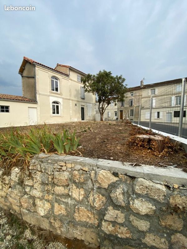 Casa de 3 dormitorios en Angouleme, France No. 338948