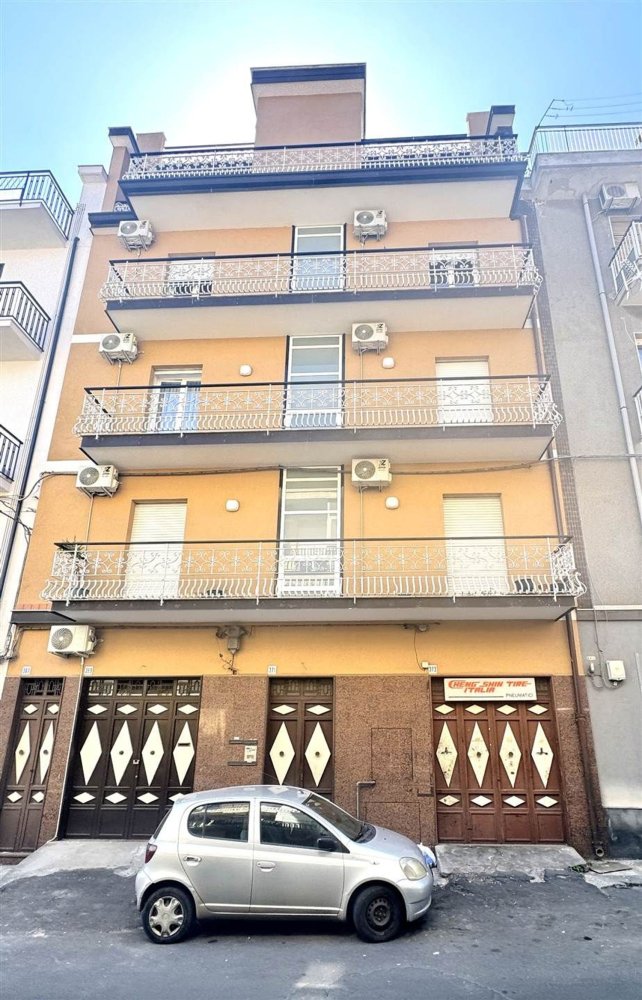 Apartamento de 4 habitaciónes en Misterbianco, Italy No. 49026