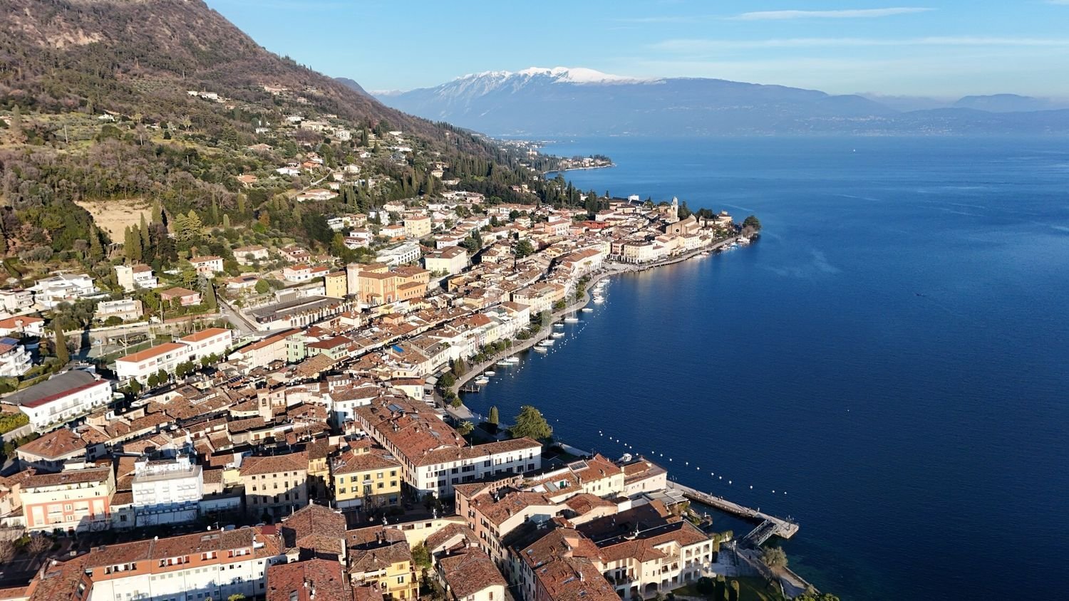 Apartamento de 3 habitaciónes en Salò, Italy No. 298290