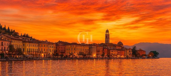 Apartamento de 3 habitaciónes en Salò, Italy No. 298290 19