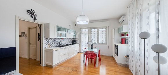 Apartamento de 3 habitaciónes en Salò, Italy No. 298290 2