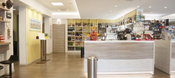 3 bedrooms House in Ferrara, Italy No. 167228 3