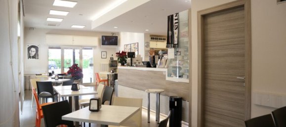 3 bedrooms House in Ferrara, Italy No. 167228 7