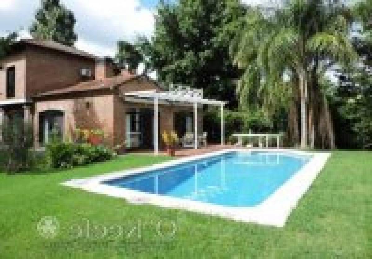 4 bedrooms House in Berazategui, Argentina No. 999