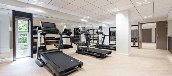 2 bedrooms Apartment in Paris, France No. 167832 4