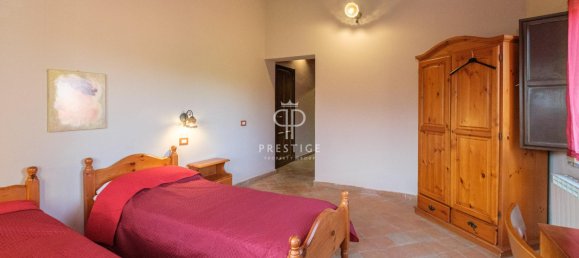 Здание с 8 спальнями в Кастильоне ди Сицилия, Италия № 354010 21