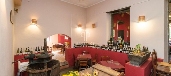 Здание с 8 спальнями в Кастильоне ди Сицилия, Италия № 354010 20