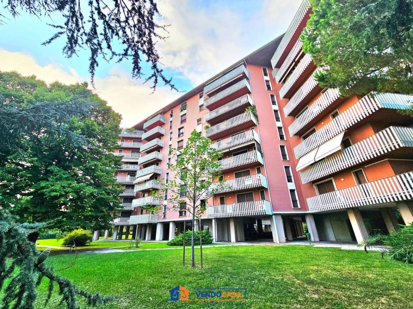 Apartamento de 2 dormitorios en Brescia, Italy No. 337448