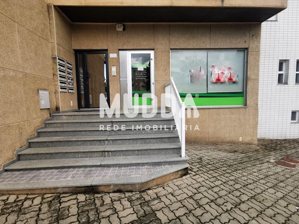 Propriété commerciale à Macedo de Cavaleiros, Portugal 110m² No. 92740