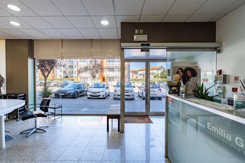 Propriété commerciale à Vila Nova de Gaia, Portugal 123m² No. 261657