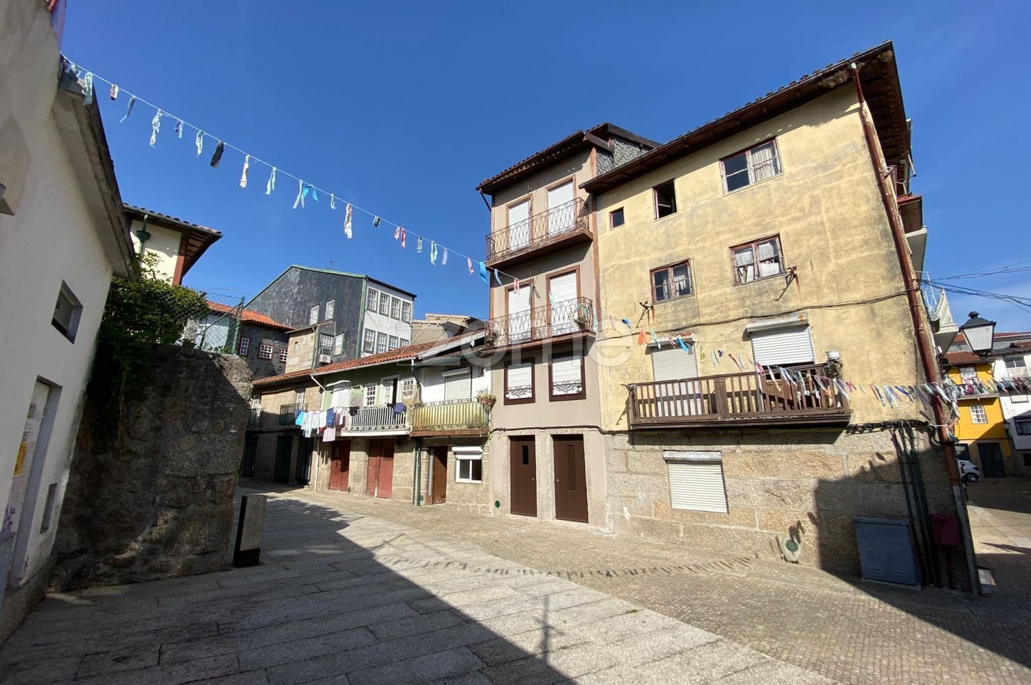  بناية في Guimaraes, Portugal 120متر مربع رقم 83458