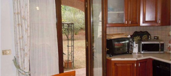 22 rooms House in Castelnuovo di Porto, Italy No. 14569 15