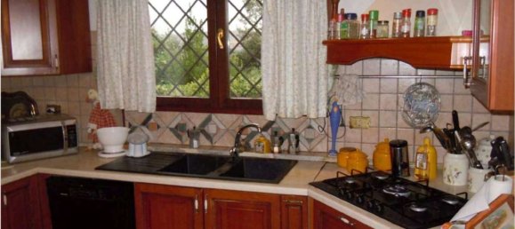 22 rooms House in Castelnuovo di Porto, Italy No. 14569 14