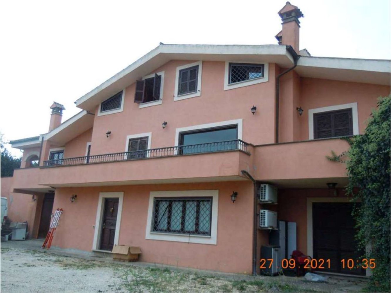 22 rooms House in Castelnuovo di Porto, Italy No. 14569