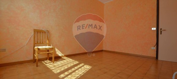 5 rooms Apartment in Savona, Italy No. 36232 11