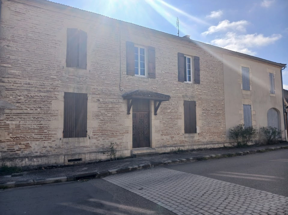 3 bedrooms Townhouse in Fongrave, France No. 102335