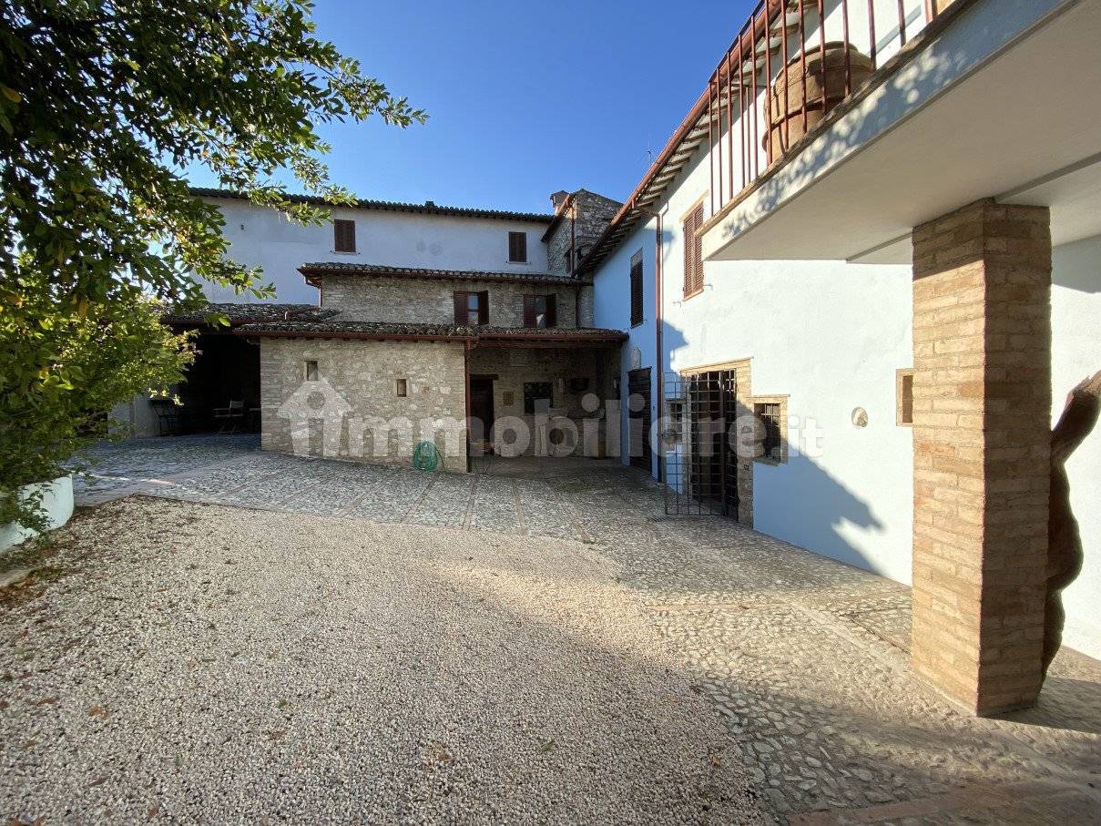 5 bedrooms Villa in Spoleto, Italy No. 140189