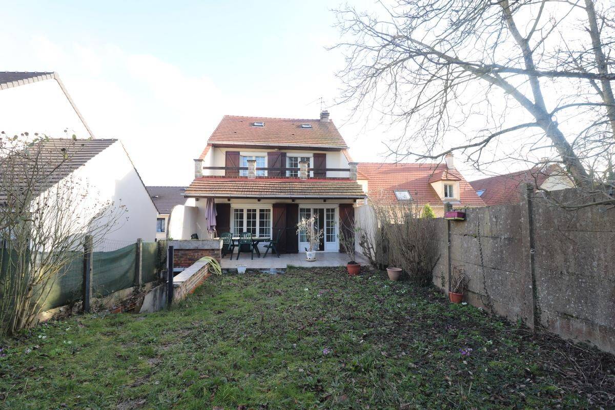 3 Schlafzimmer Haus in Viry-Chatillon, France, Nr. 134503