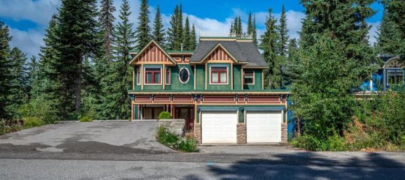 6 bedrooms House in British Columbia, Canada No. 1269 2