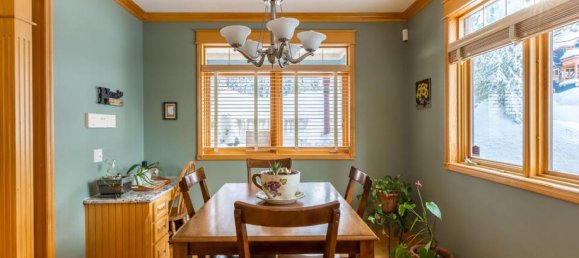 6 bedrooms House in British Columbia, Canada No. 1269 8