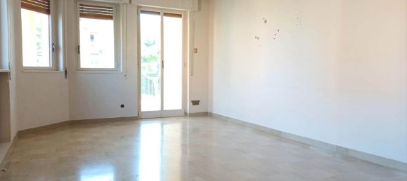 4 Schlafzimmer Wohnung in Bari, Italy, Nr. 317119 3