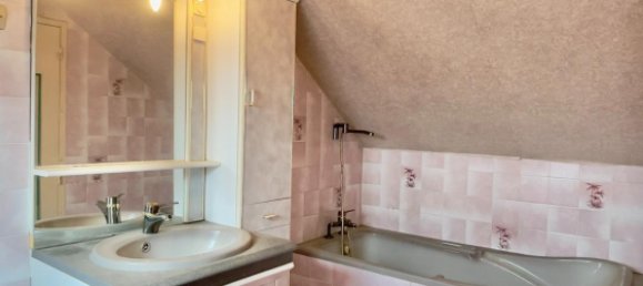 2 bedrooms House in Mayenne, France No. 352174 10