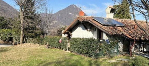 Villa de 3 dormitorios en Erba, Italy No. 2827 16