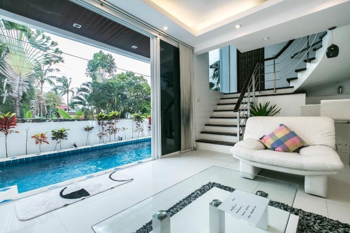 4 bedrooms Villa in Patong, Thailand No. 5956