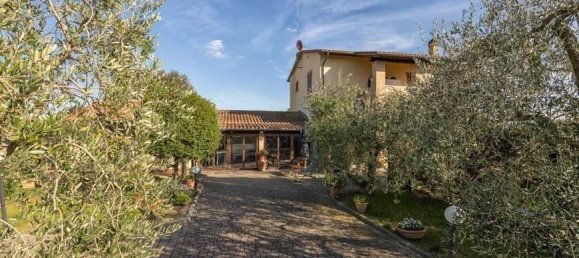 Casa de 8 habitaciónes en Foiano della Chiana, Italy No. 33174 10